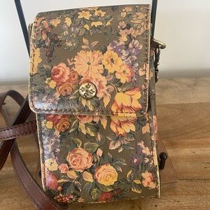 Patricia Nash crossbody cell phone bag. English Country pattern. GUD